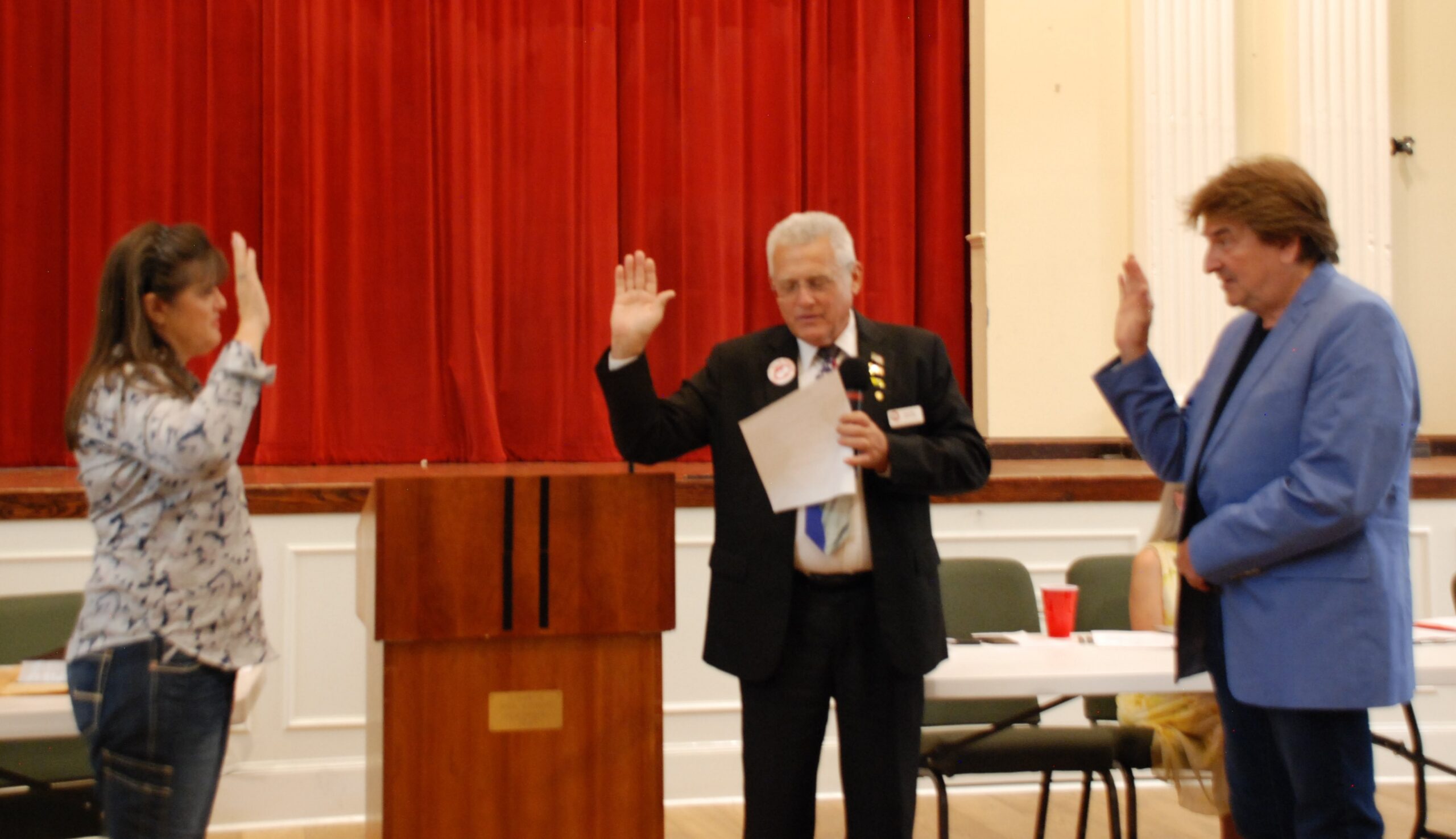 Tom Vail swearing in New Members into the Lake County Republican Party
